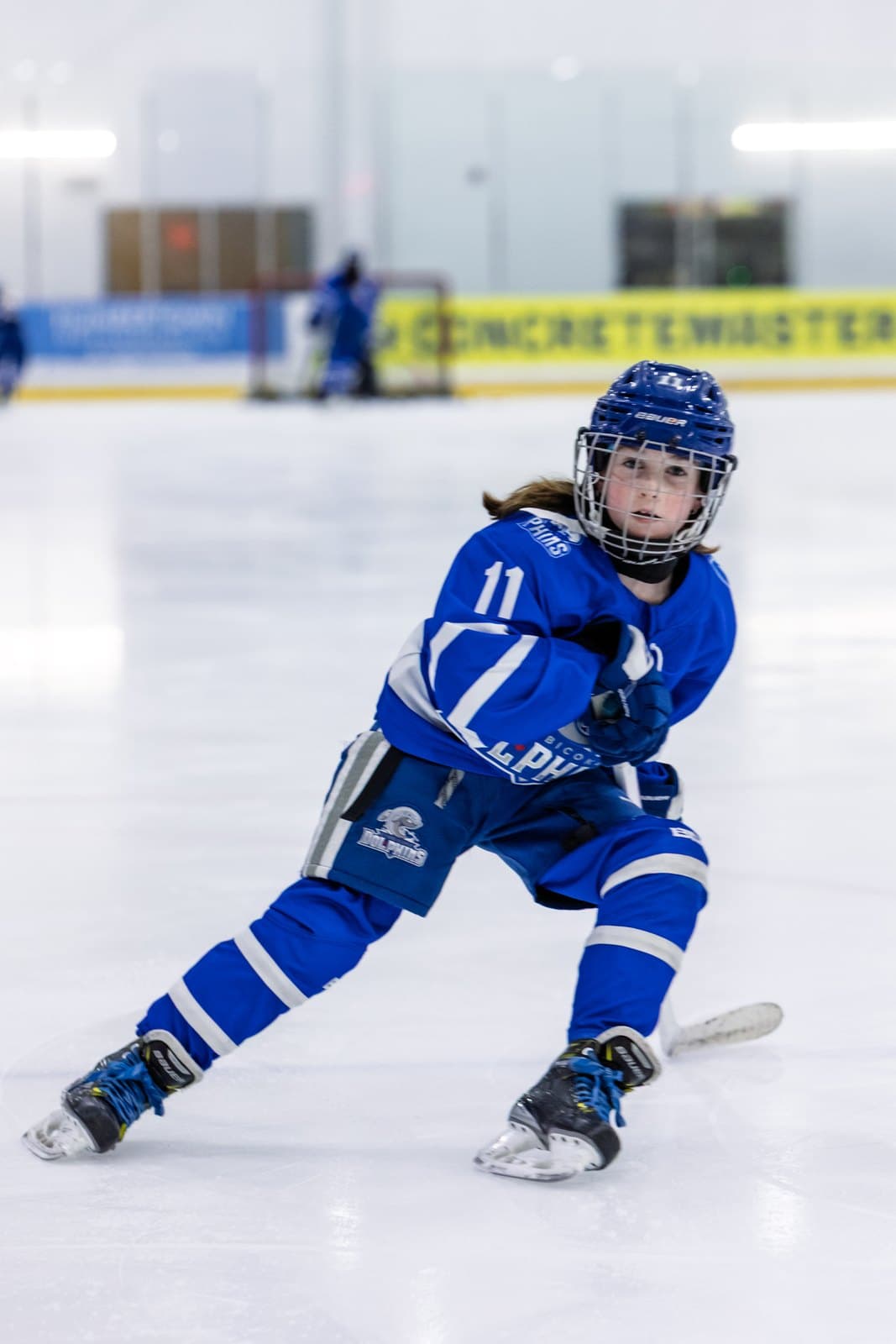 A hard crossover through the turn, inside edge biting the ice